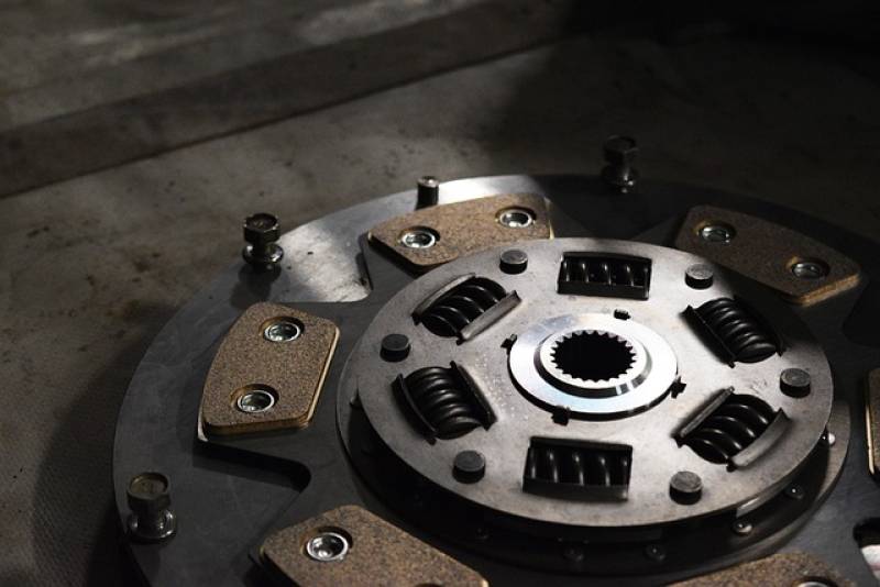 Risques embrayage usé -  centre auto Pegase à Mérignac-atelier de réparation